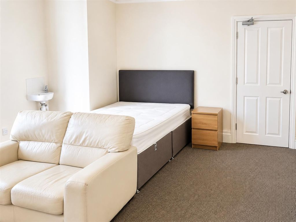 Property photo 1 of 7 Bedroom.Png