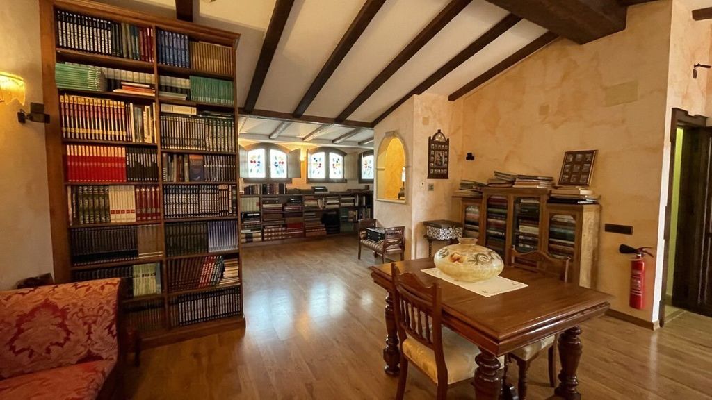 Property photo 1 of 31