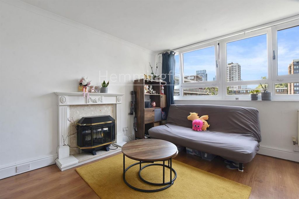 Property photo 3 of 15 12-73d8Gchmf - 117 Crondall Court - Reception 3 -O