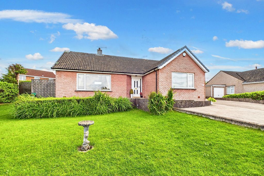 Property photo 1 of 32