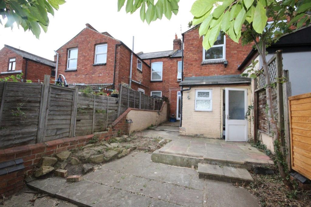 Property photo 3 of 10 27 Ivy Road Garden 2 New.Jpg