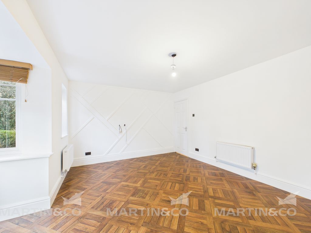 Property photo 3 of 17 Cam02406G0-Pr0557-Still008