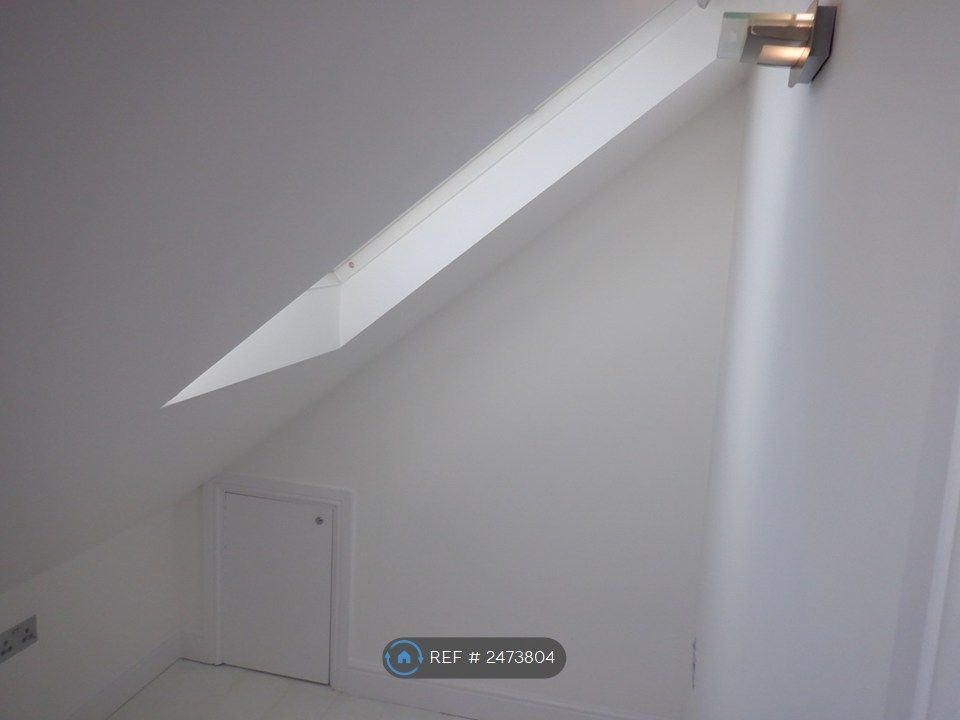 Property photo 3 of 8 Bedroom