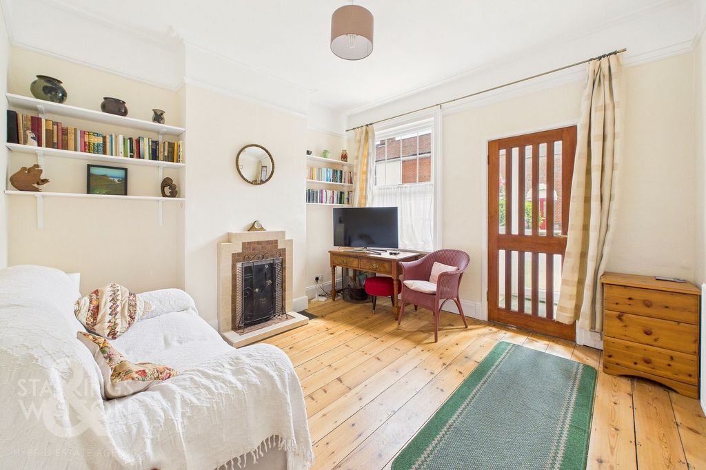 Property photo 2 of 23