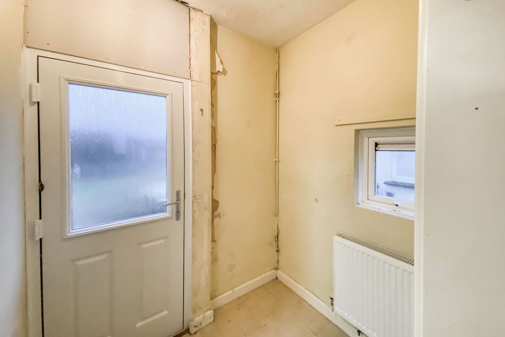 Property photo 2 of 18 55 Downing Street, Chippenham, Wiltshire, Sn14 0Aa