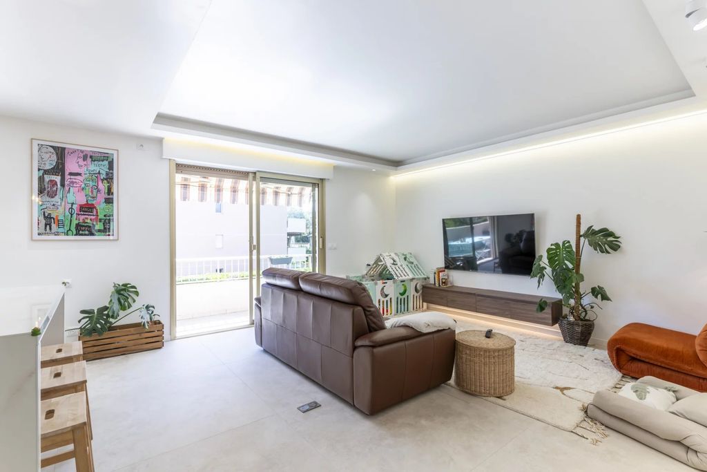 Property photo 3 of 25