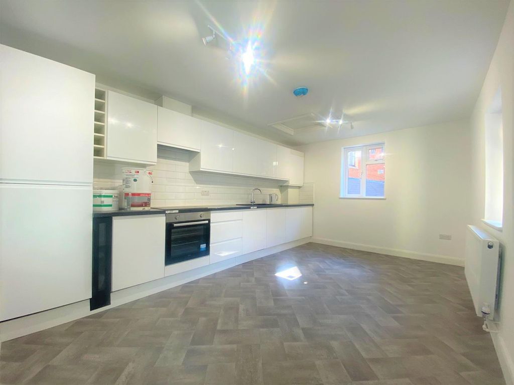 Property photo 2 of 7 Kitchen