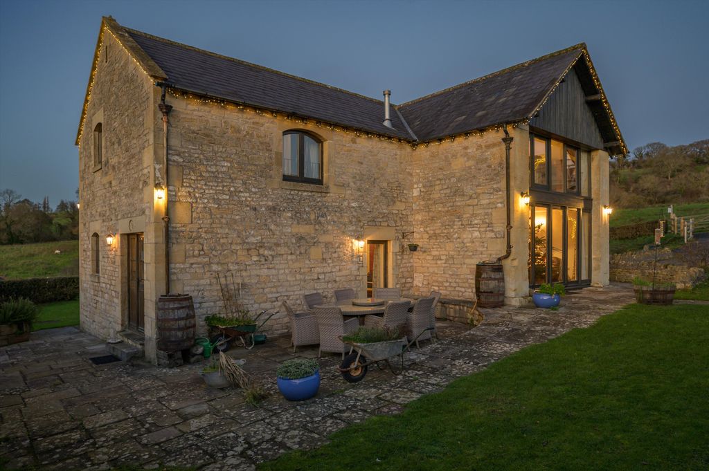 Property photo 3 of 33 Image