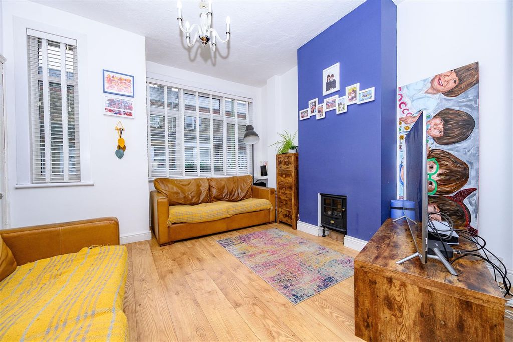 Property photo 2 of 21 Living Room