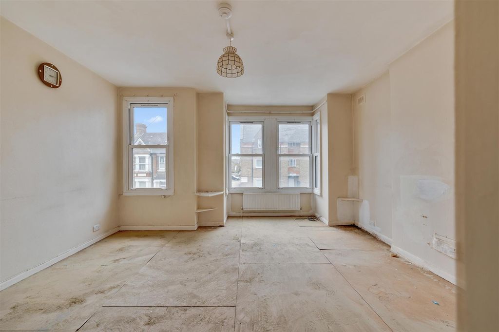 Property photo 2 of 10 Daniels_Bramshill Road, London Nw10_001.Jpg