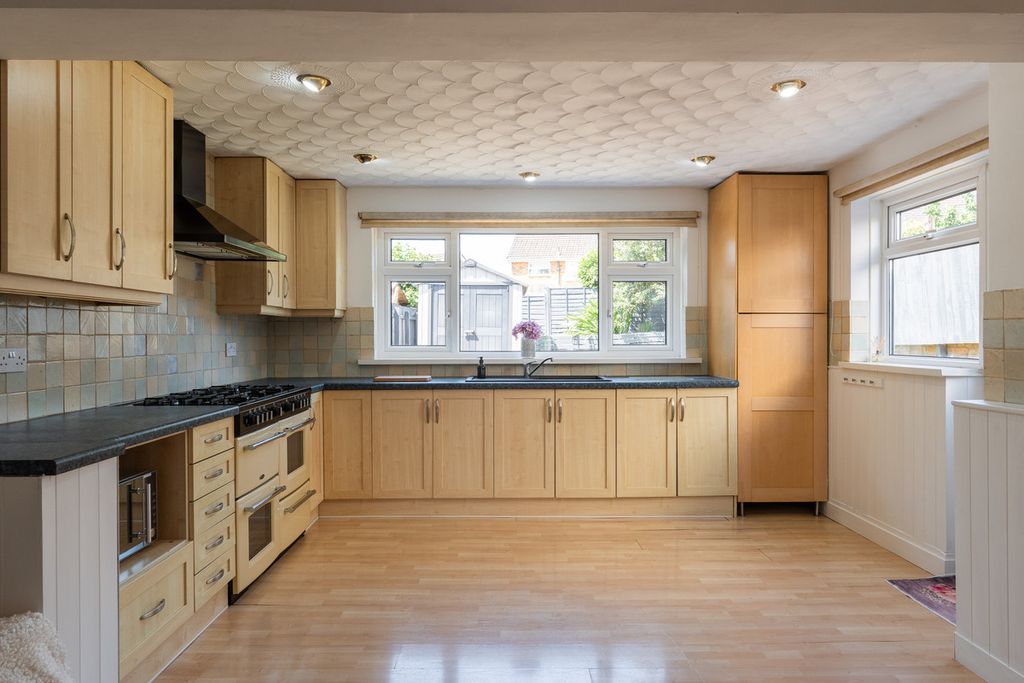 Property photo 2 of 22