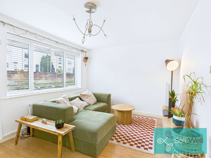 Property photo 2 of 16 Lounge