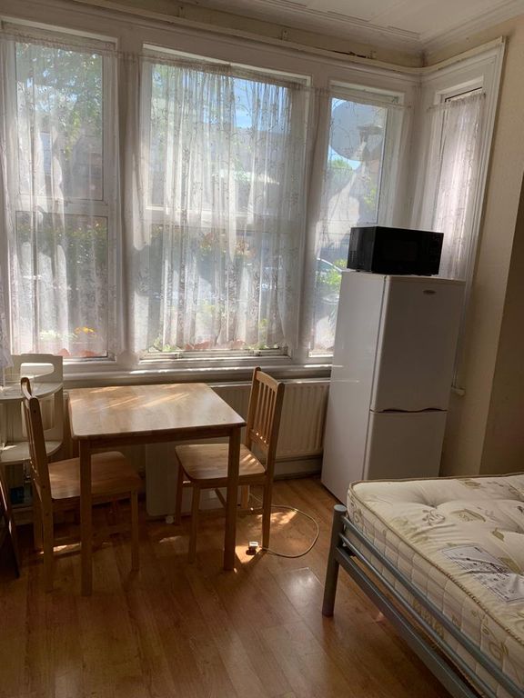 Property photo 1 of 6 Studio Flat Avaialble To Rent In Southall