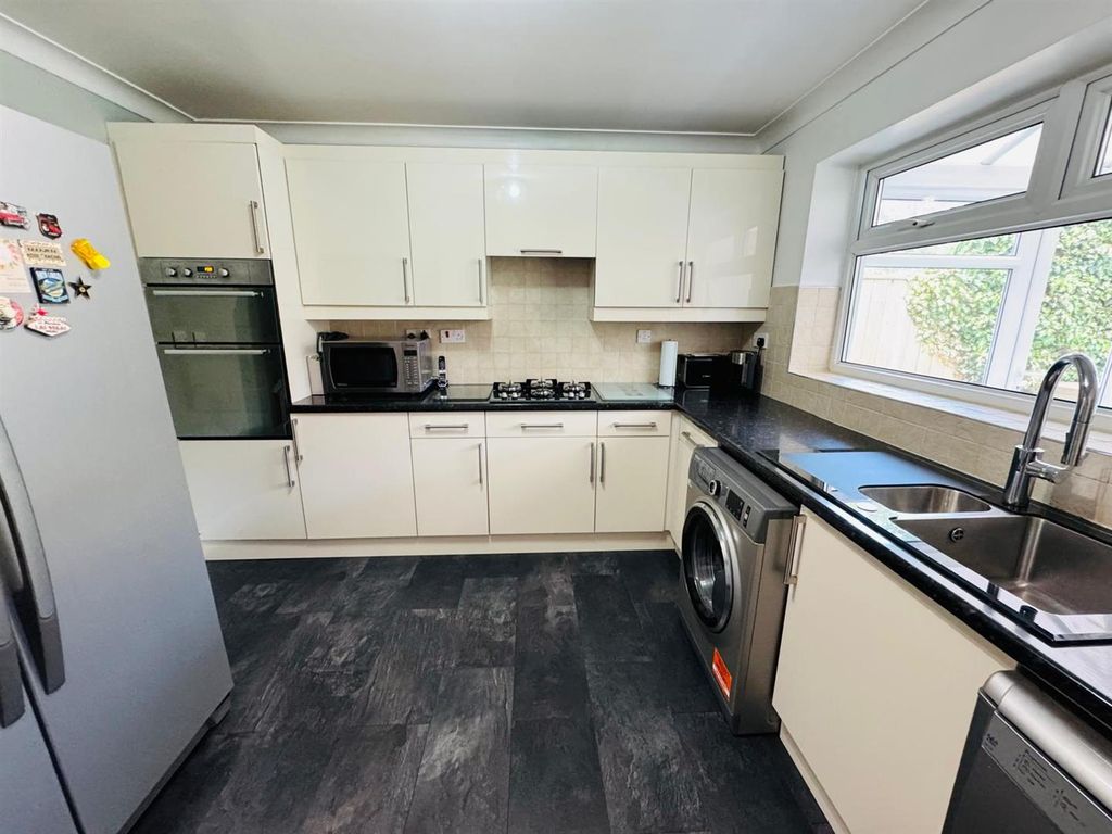 Property photo 2 of 18 Kitchen