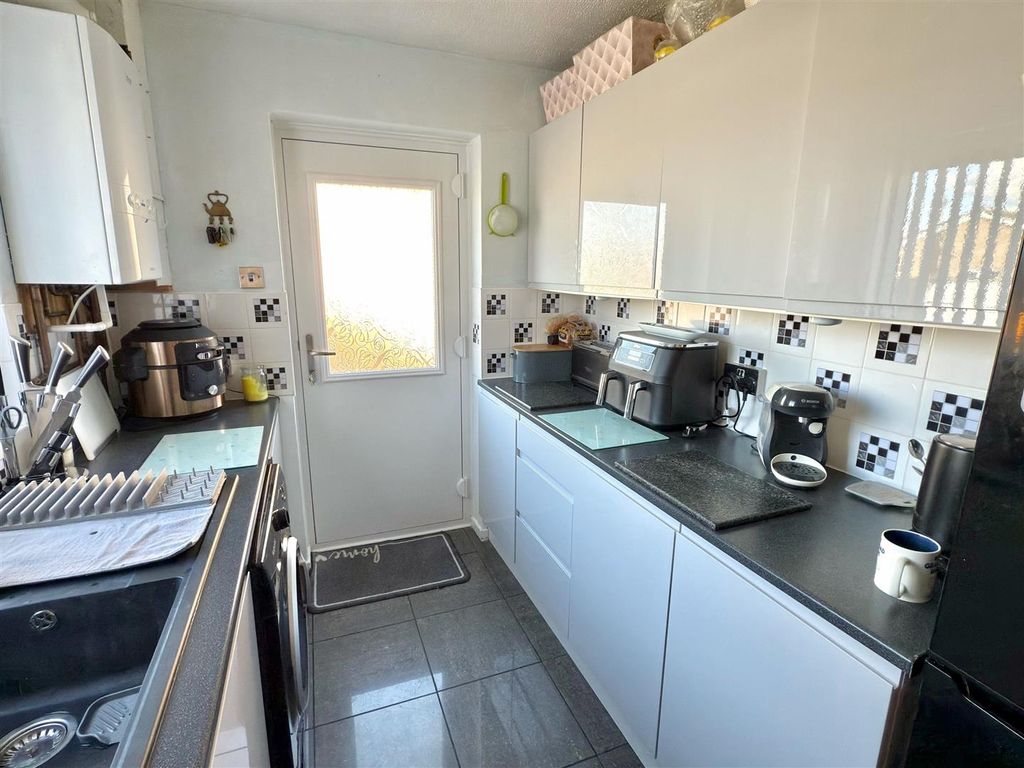 Property photo 3 of 16 Kitchen.Jpg