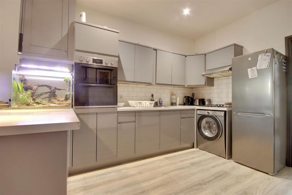 Property photo 3 of 12 377940Bf-C5D0-4Fbe-922D-24A7688C0790_1_201_A.Jpeg