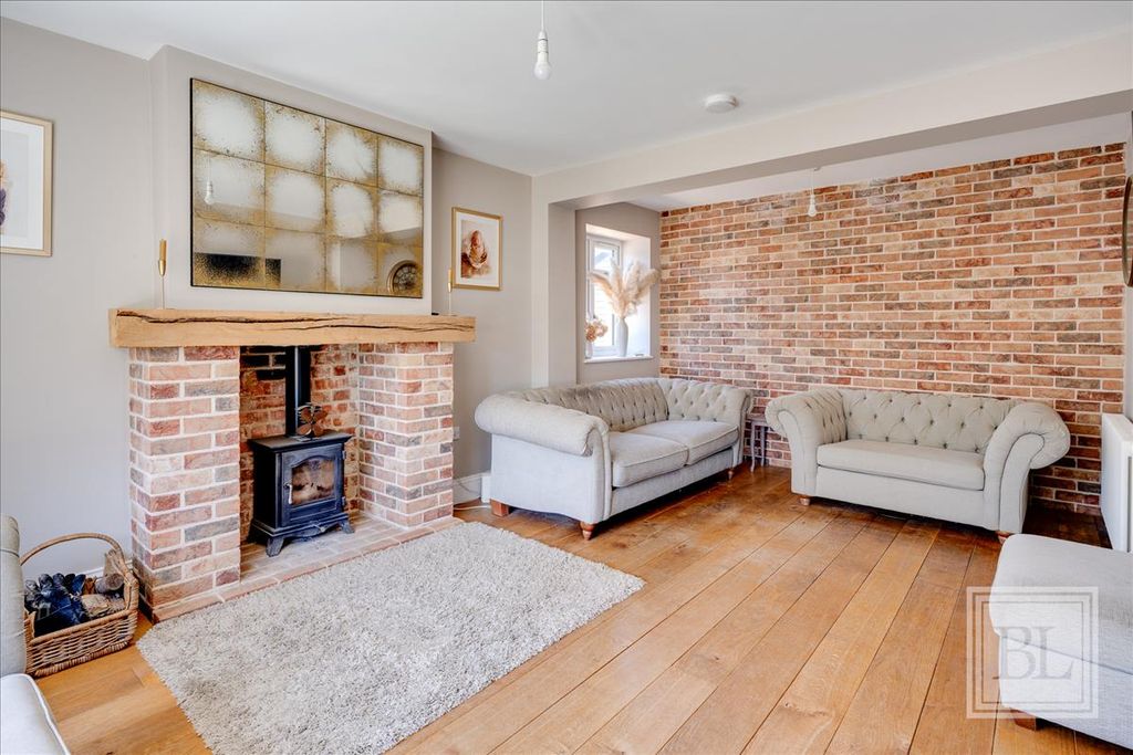 Property photo 3 of 33