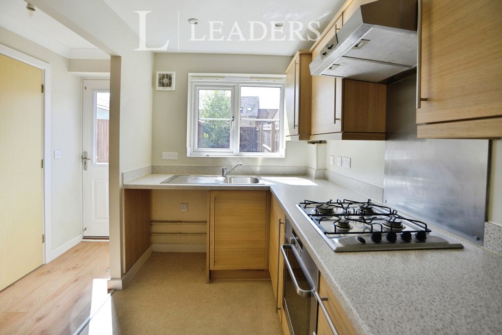 Property photo 3 of 17 Kitchen