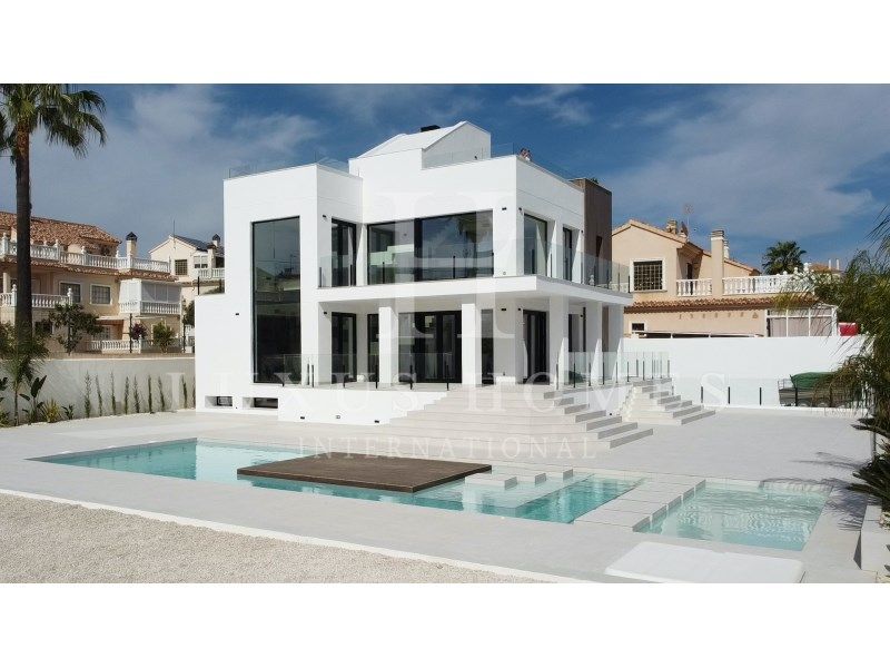 Property photo 1 of 43