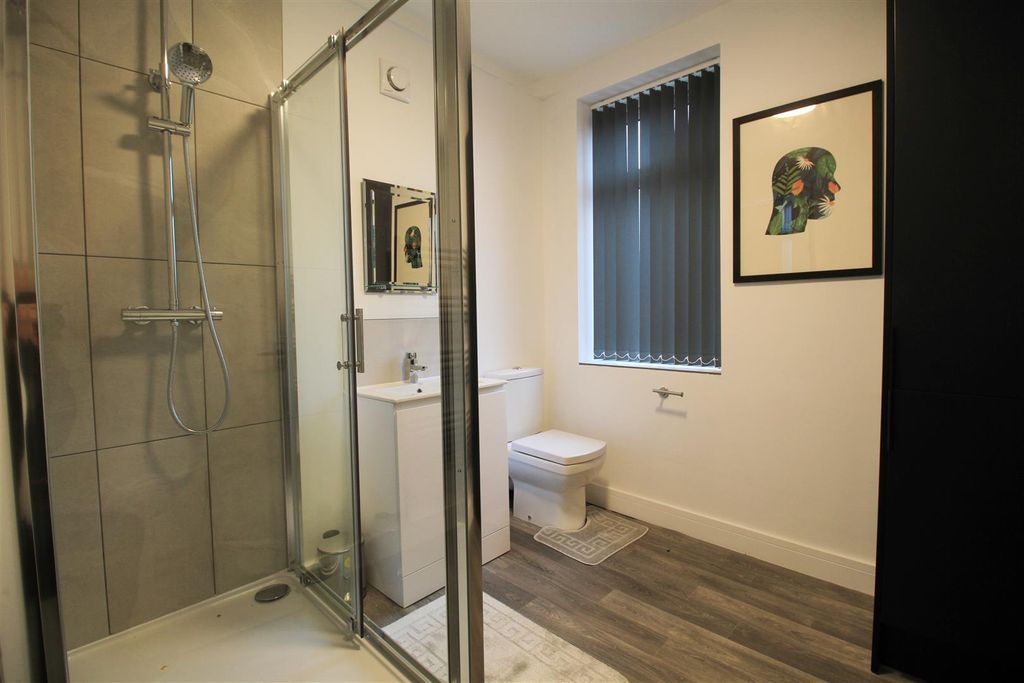 Property photo 2 of 5 Downstairs Bathroom.Jpg