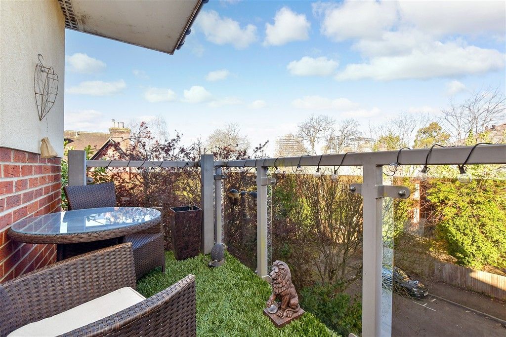 Property photo 3 of 10 Balcony / Terrace