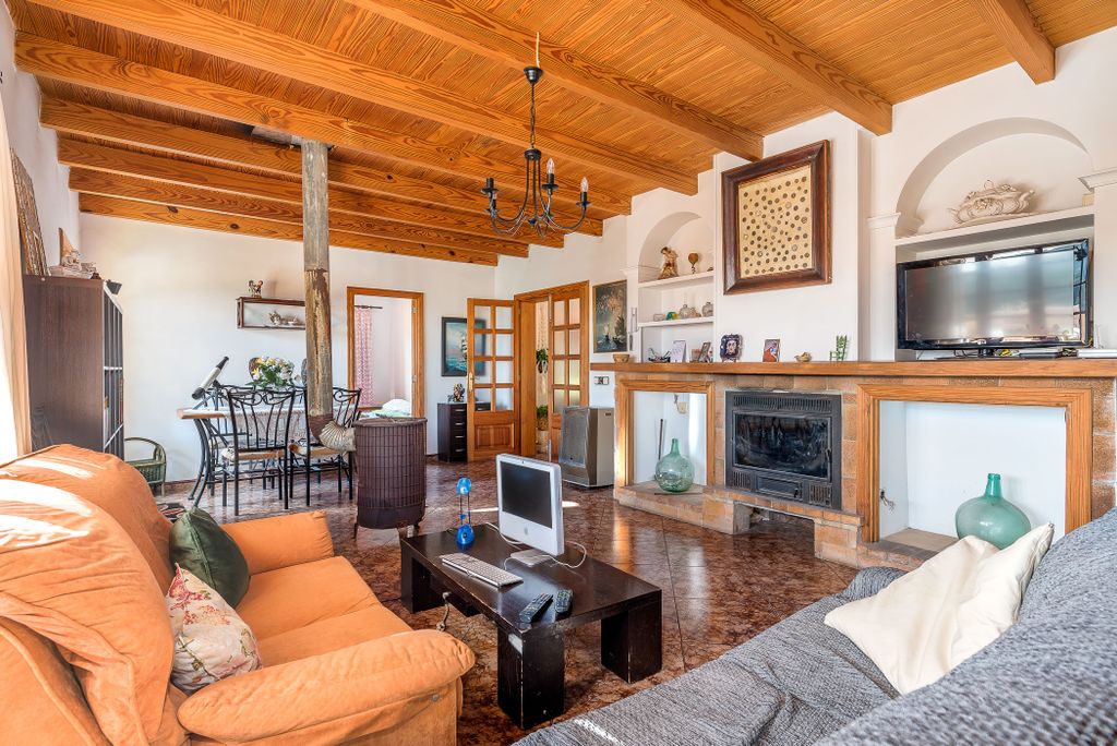 Property photo 3 of 18 House_Mancor De La Vall_68465_Web-29.Jpg