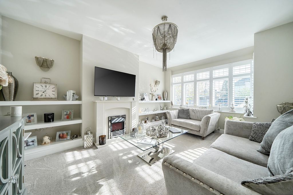 Property photo 3 of 23