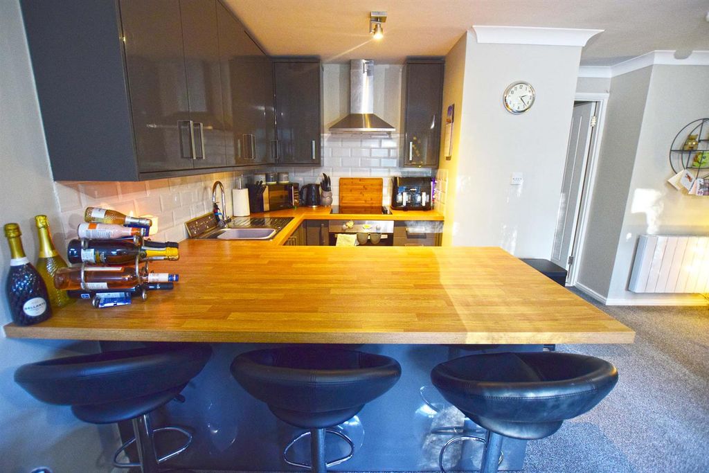 Property photo 3 of 11