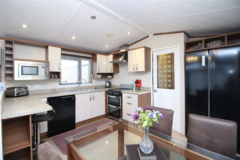 Property photo 2 of 8 Picture No. 04
