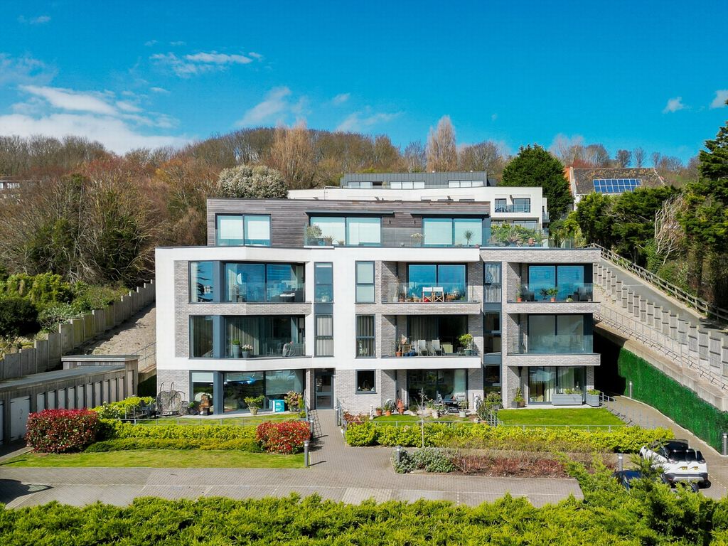 Property photo 1 of 16 Front