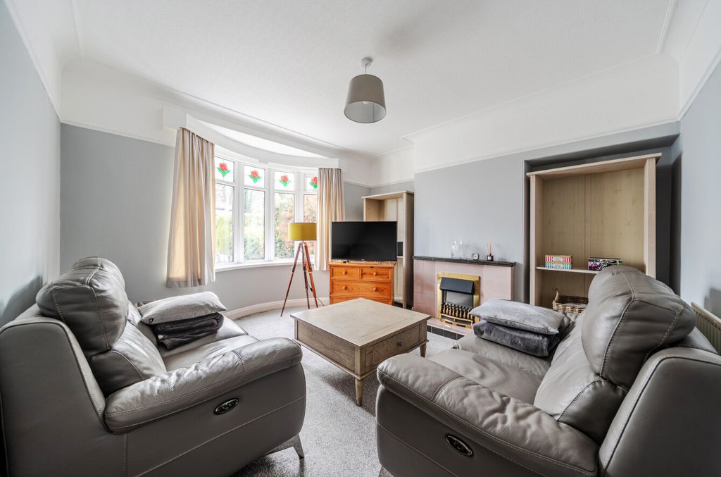 Property photo 3 of 21 Lounge