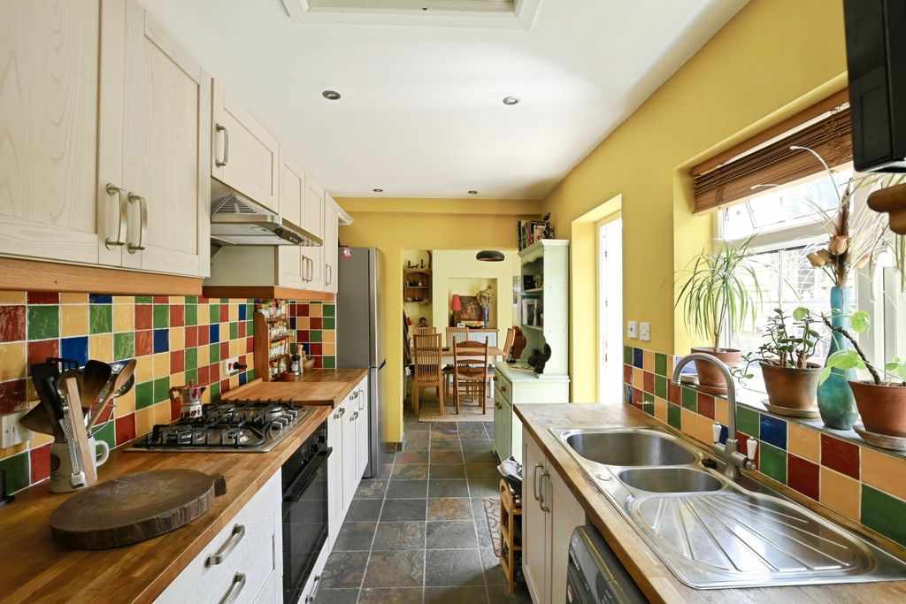 Property photo 2 of 27