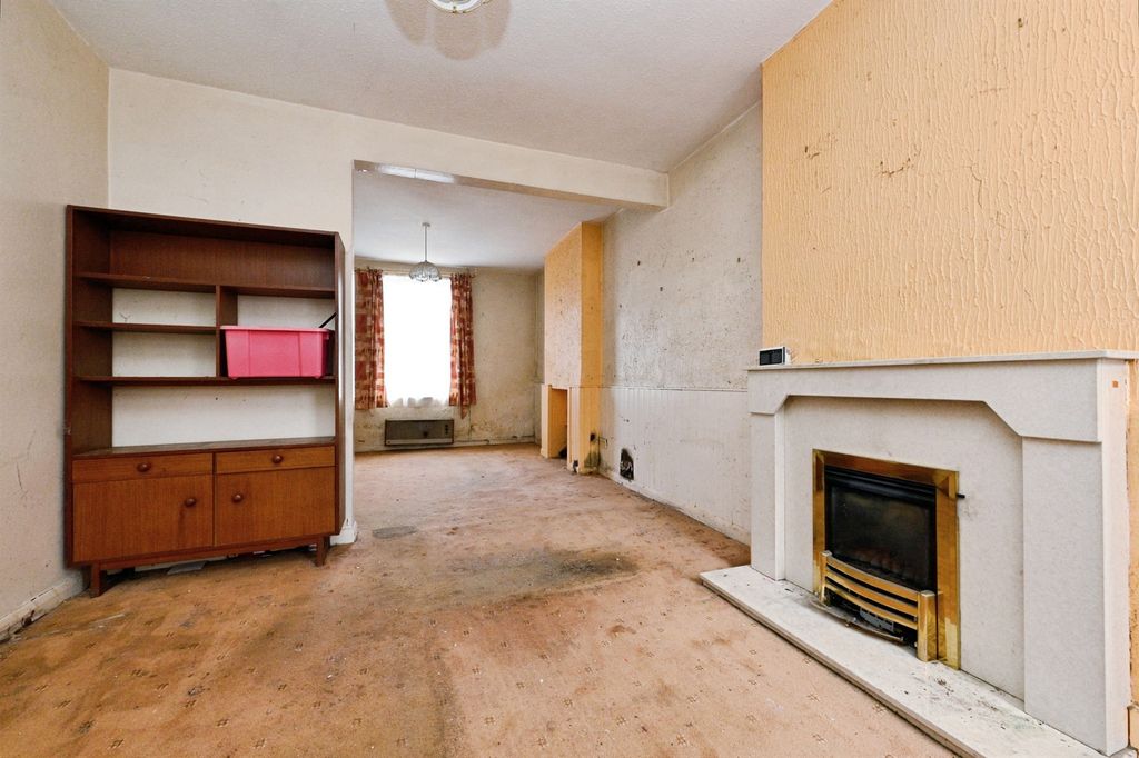 Property photo 2 of 13