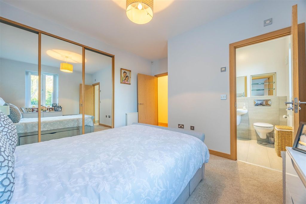 Property photo 3 of 21 Bedroom 1