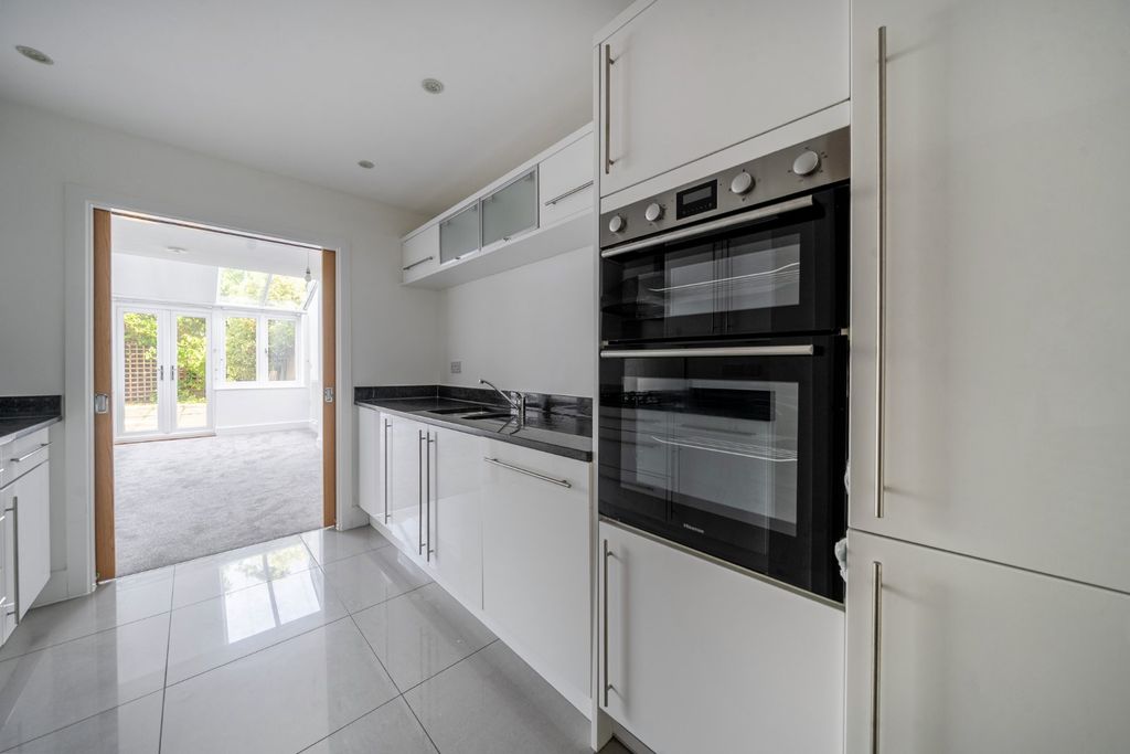 Property photo 2 of 12 Picture No. 18