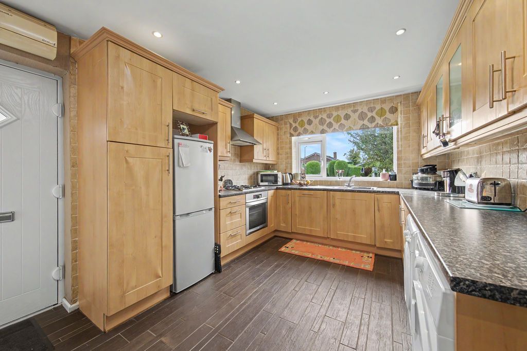 Property photo 2 of 30 Kitchen