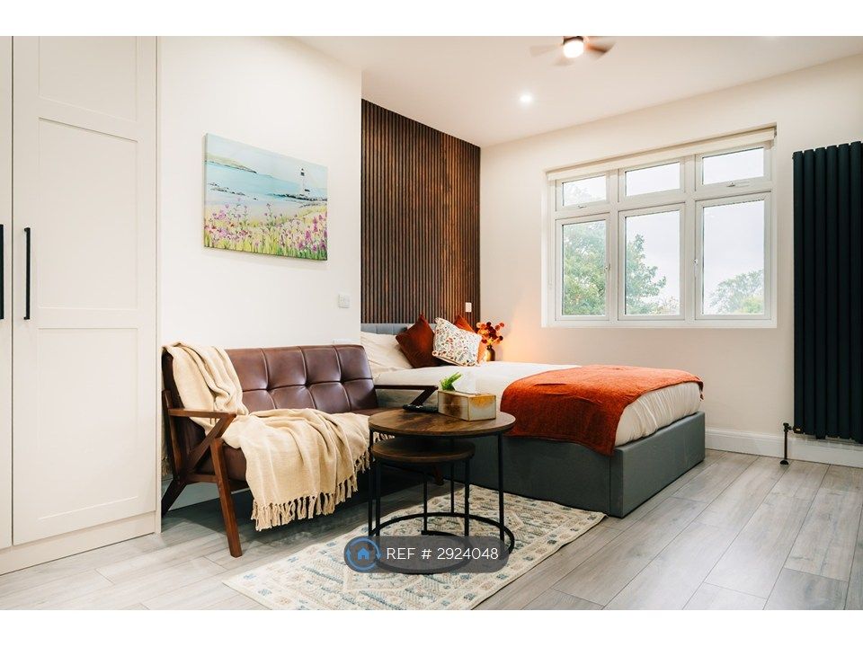 Property photo 3 of 7 Studio 5
