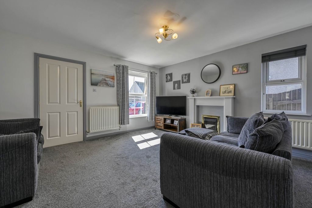 Property photo 2 of 21