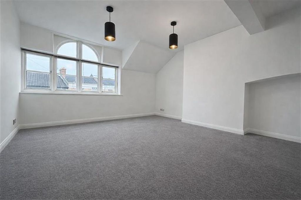 Property photo 1 of 5 (Main)