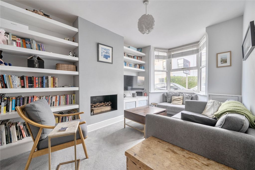 Property photo 2 of 24 Picture No. 16