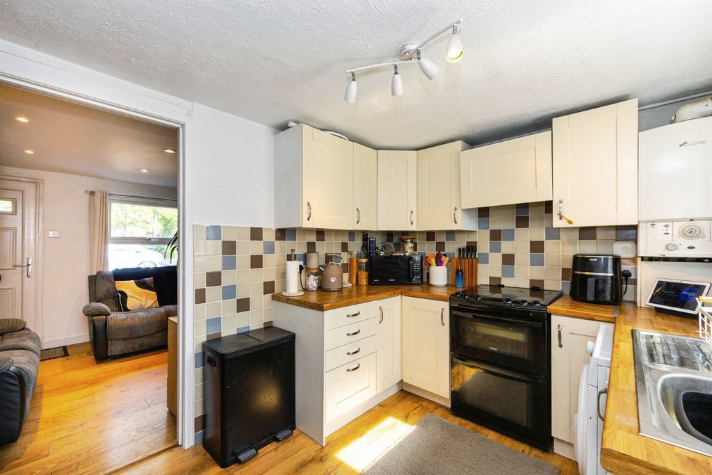 Property photo 3 of 16