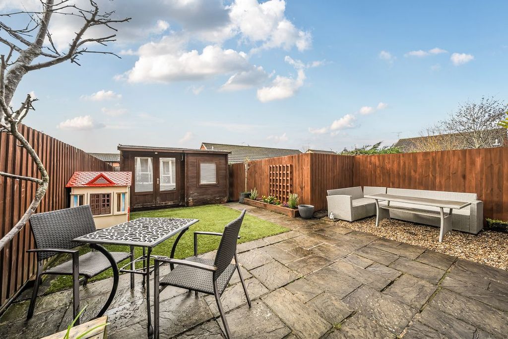 Property photo 2 of 14 14157101469A1c6Aa57420