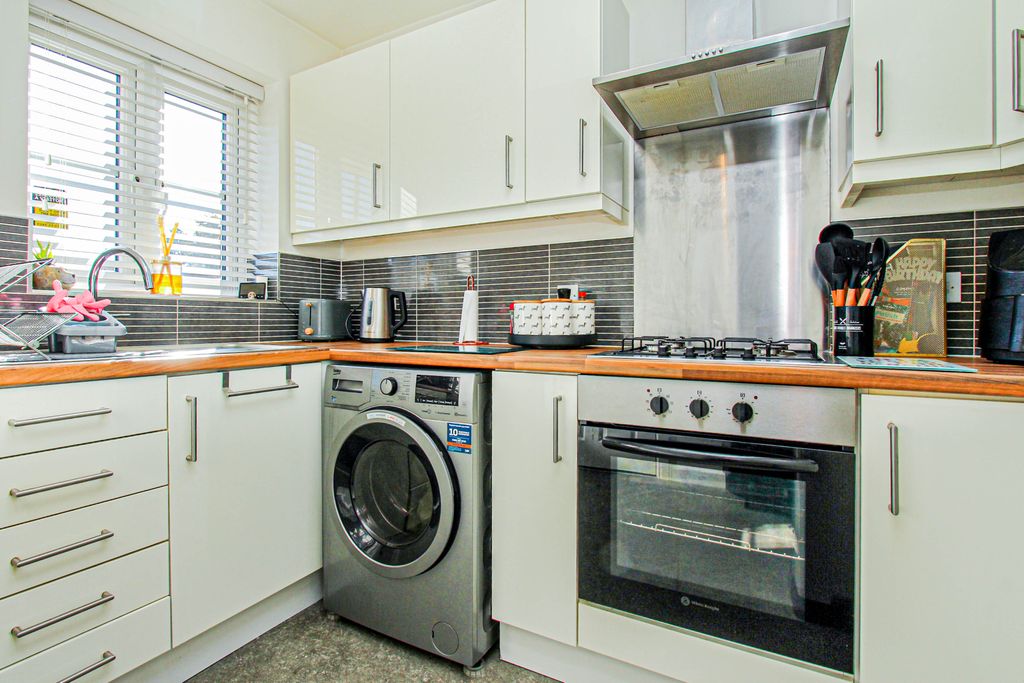 Property photo 2 of 13 Kitchen