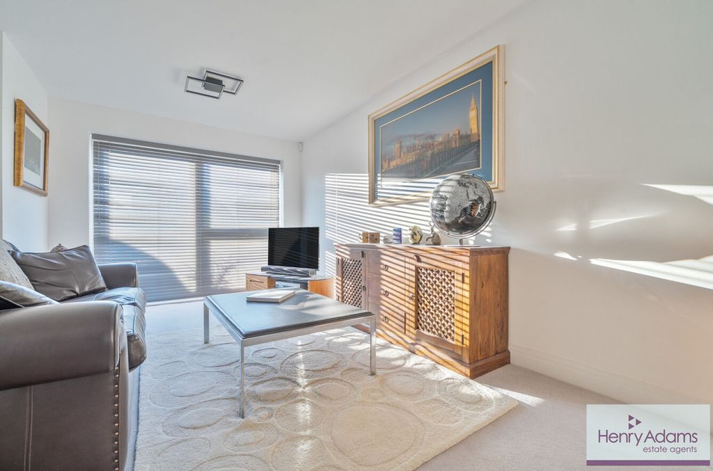 Property photo 2 of 31