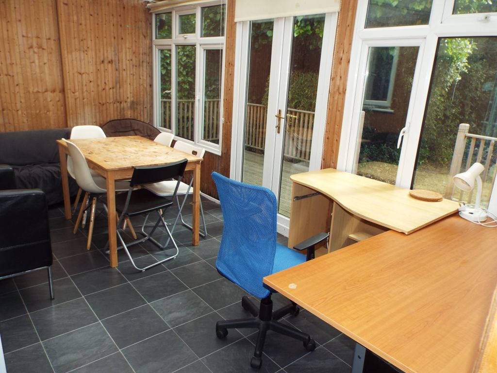 Property photo 3 of 11 Conservatory