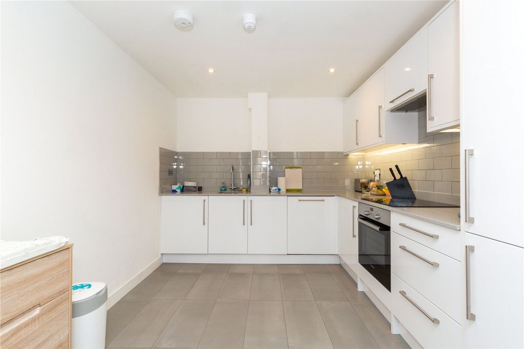 Property photo 2 of 19 Kitchen