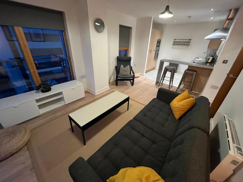 Property photo 3 of 15 Lounge