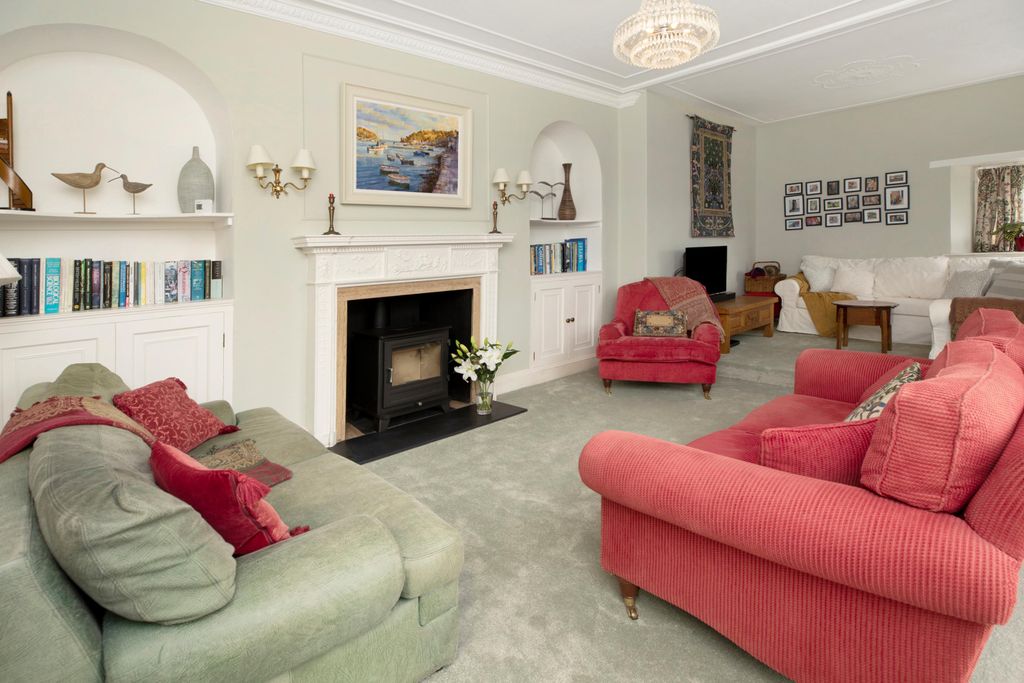 Property photo 3 of 17 Image