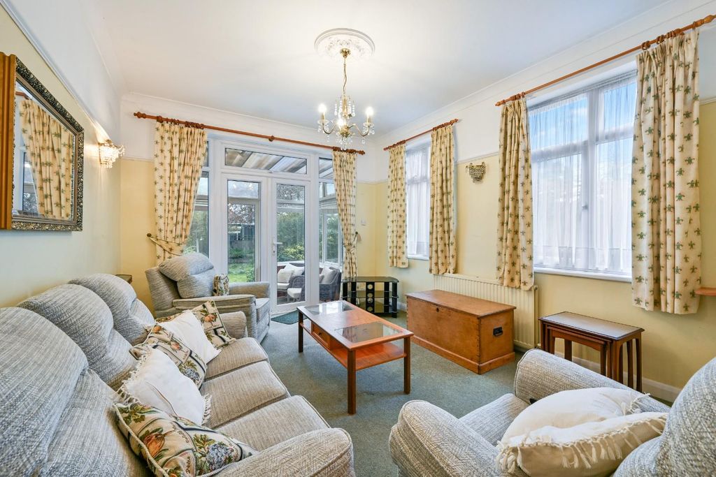 Property photo 2 of 14 Brook Mead