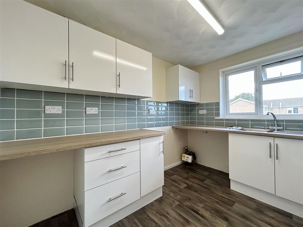 Property photo 2 of 6 Kitchen